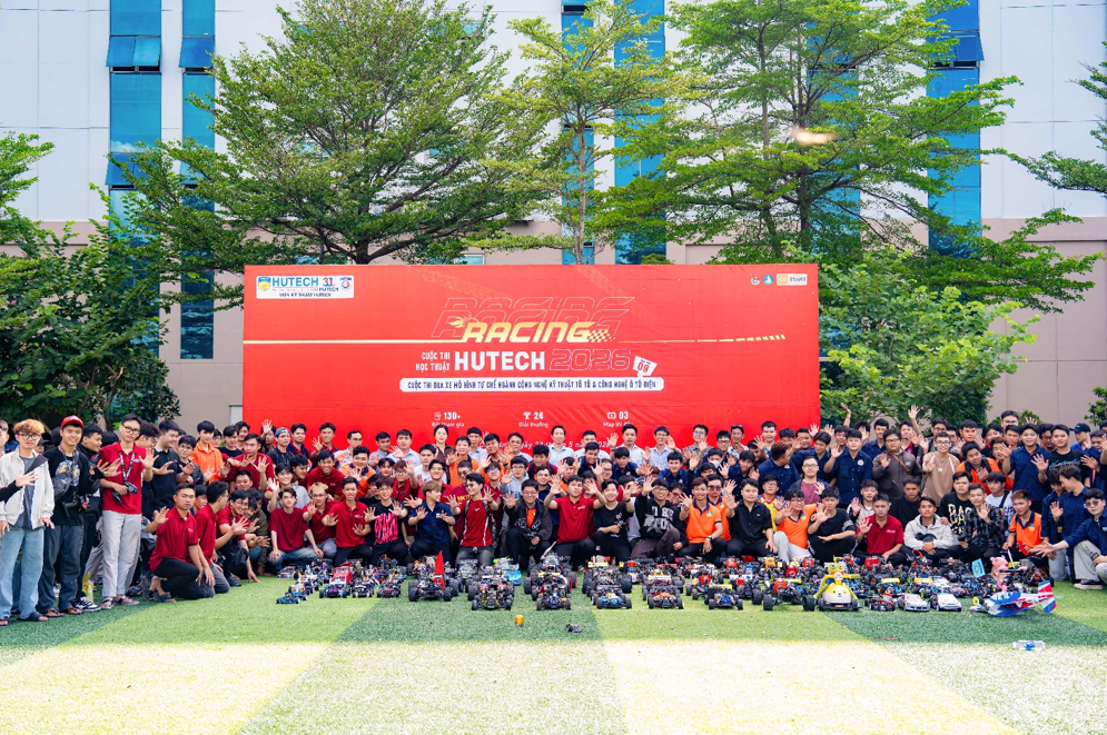 Tốc độ, công nghệ và những cú bứt phá của sinh viên HUTECH trên đường đua xe mô hình- Ảnh 4.