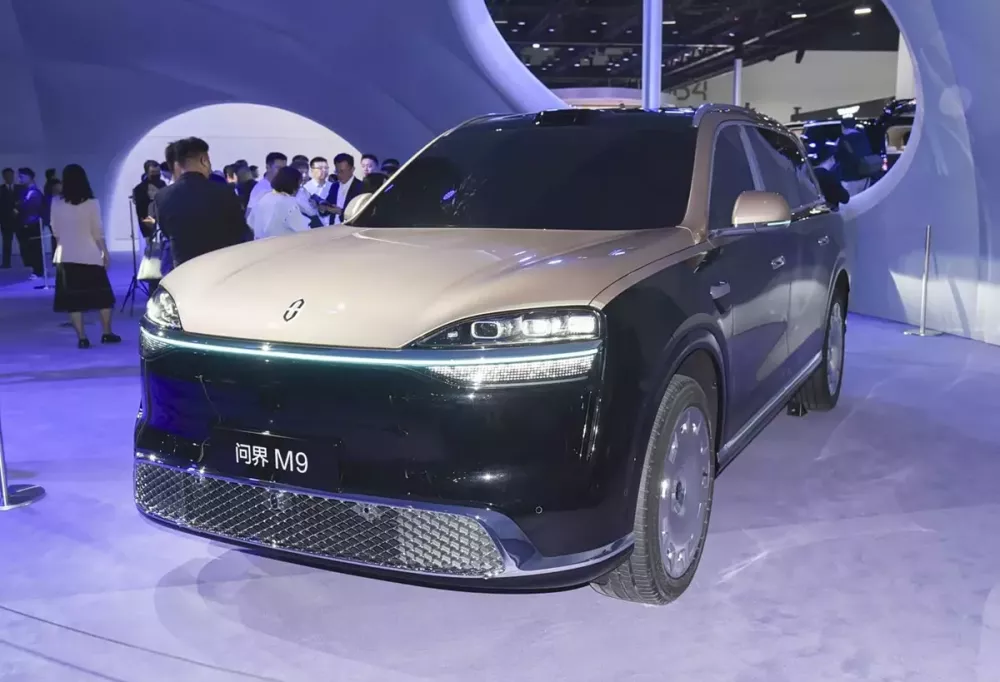 SUV cỡ lớn Aito M9 của Huawei chính thức được bán ra thị trường, có chế độ máy bay như điện thoại - Ảnh 1. SUV cỡ lớn Aito M9 của Huawei chính thức được bán ra thị trường, có chế độ máy bay như điện thoại - Ảnh 1.