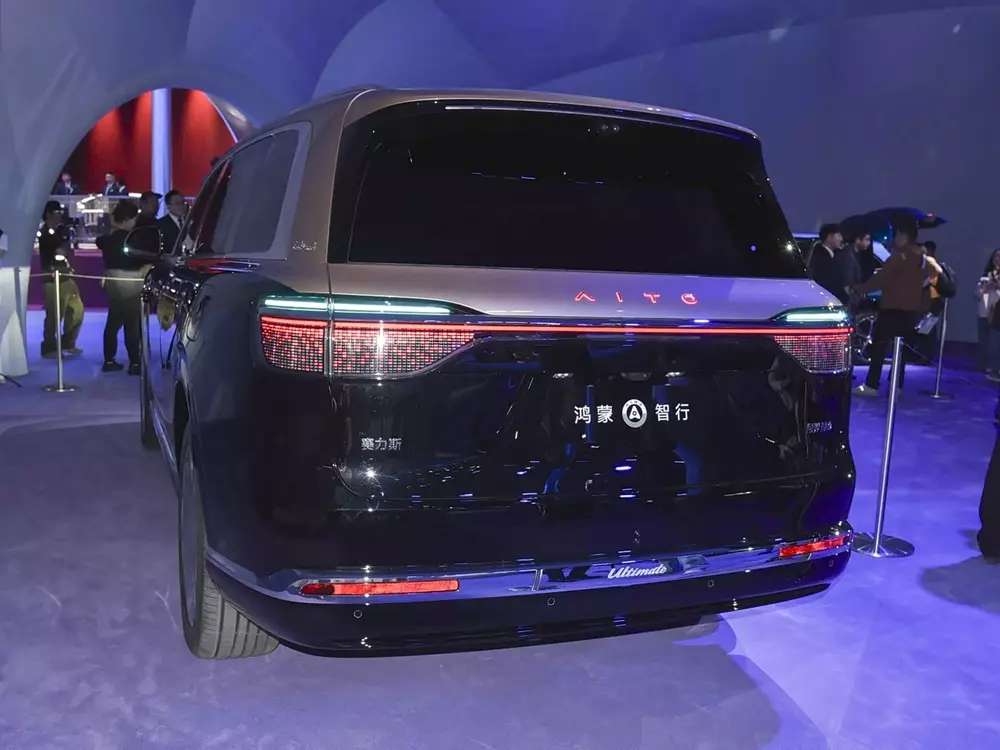 SUV cỡ lớn Aito M9 của Huawei chính thức được bán ra thị trường, có chế độ máy bay như điện thoại - Ảnh 2. SUV cỡ lớn Aito M9 của Huawei chính thức được bán ra thị trường, có chế độ máy bay như điện thoại - Ảnh 2.