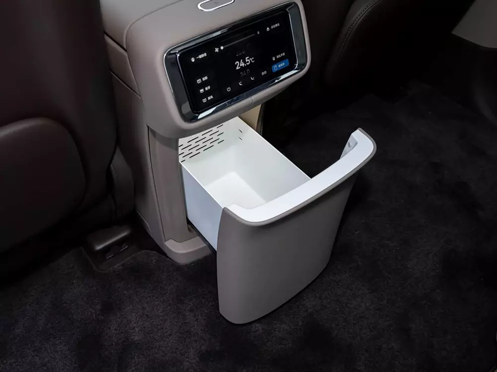 SUV cỡ lớn Aito M9 của Huawei chính thức được bán ra thị trường, có chế độ máy bay như điện thoại - Ảnh 7. SUV cỡ lớn Aito M9 của Huawei chính thức được bán ra thị trường, có chế độ máy bay như điện thoại - Ảnh 7.