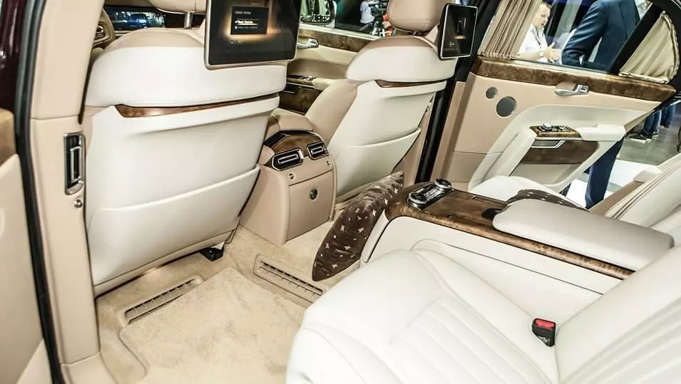 Quốc vương Malaysia sở hữu Aurus Senat - xe limousine chuyên chở Tổng thống Nga - Ảnh 5.