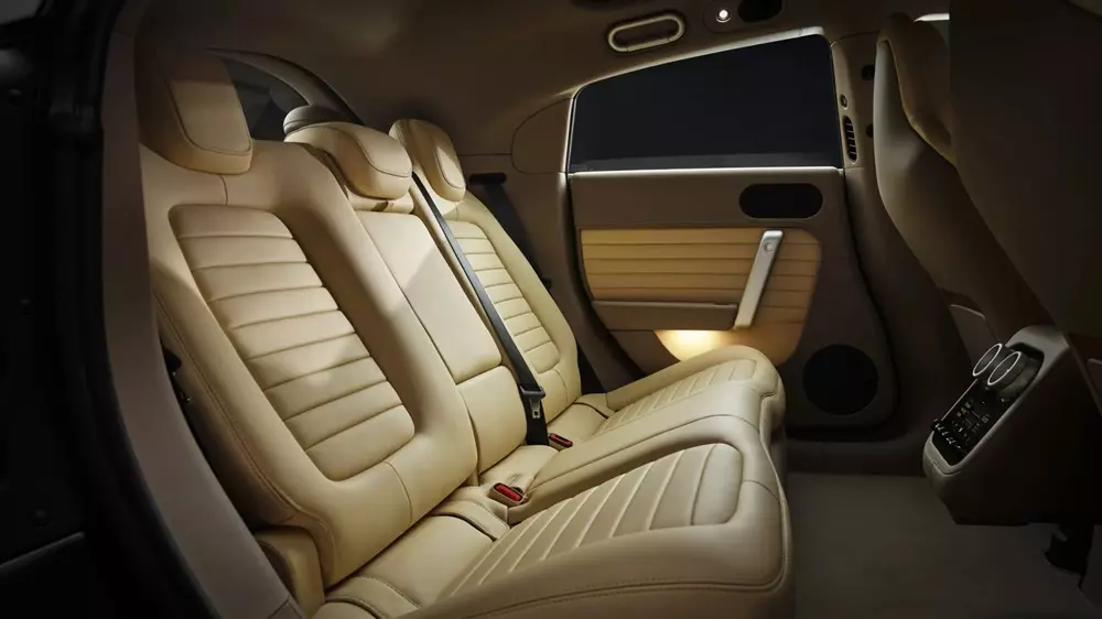 Hàng ghế sau của Ferrari Luce rất rộng rãi Hàng ghế sau của Ferrari Luce rất rộng rãi
