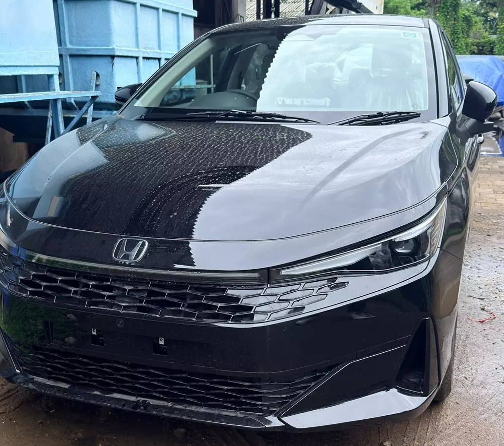 Honda City 2026 lộ rõ nội thất với màn hình cảm ứng cỡ lớn và camera 360 độ trước ngày ra mắt - Ảnh 1. Honda City 2026 lộ rõ nội thất với màn hình cảm ứng cỡ lớn và camera 360 độ trước ngày ra mắt - Ảnh 1.