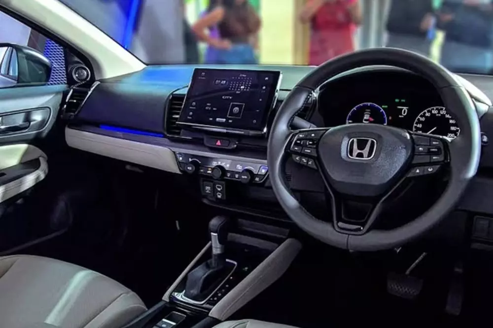 Honda City 2026 chính thức ra mắt với màn hình lớn hơn, thêm camera 360 độ và chỉ "ăn" 3,6 lít/100 km - Ảnh 5. Honda City 2026 chính thức ra mắt với màn hình lớn hơn, thêm camera 360 độ và chỉ "ăn" 3,6 lít/100 km - Ảnh 5.