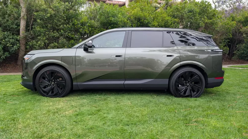 SUV hạng sang Lexus TZ được xác nhận sẽ bán ở Việt Nam vào năm sau - Ảnh 2.