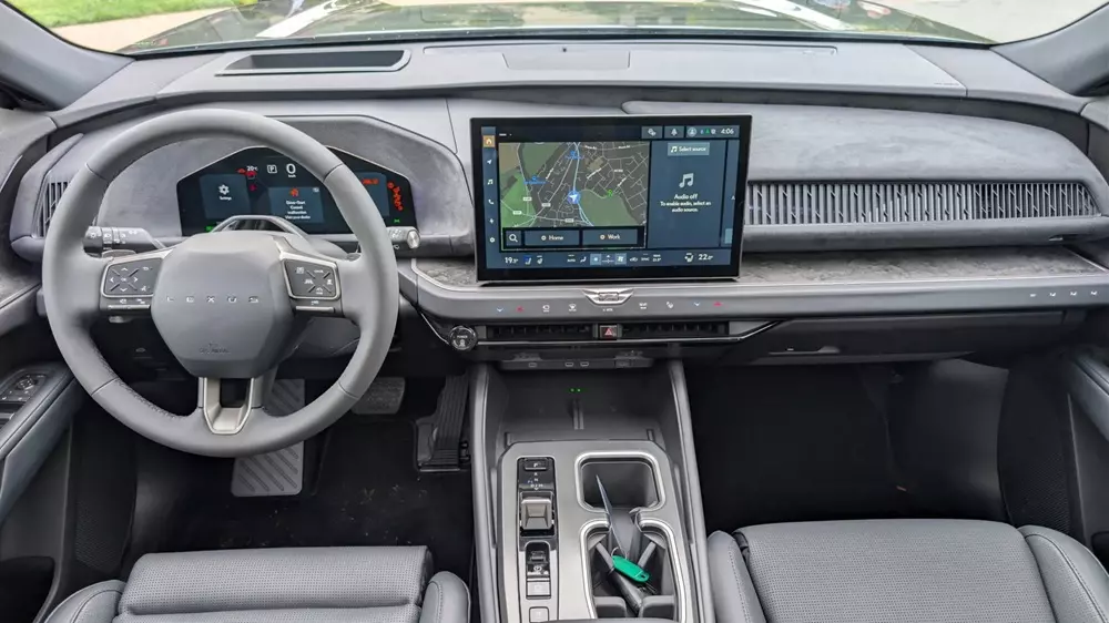 SUV hạng sang Lexus TZ được xác nhận sẽ bán ở Việt Nam vào năm sau - Ảnh 6.