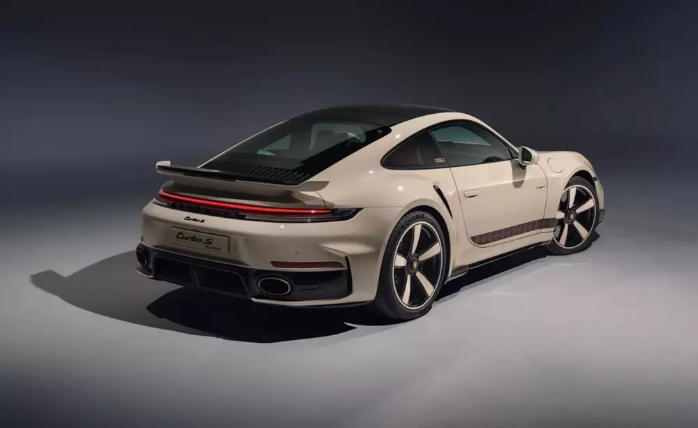 Porsche 911 Turbo S Sadu Edition trình làng, kết hợp động cơ 701 mã lực với nghề thủ công lâu đời - Ảnh 13. Porsche 911 Turbo S Sadu Edition trình làng, kết hợp động cơ 701 mã lực với nghề thủ công lâu đời - Ảnh 13.