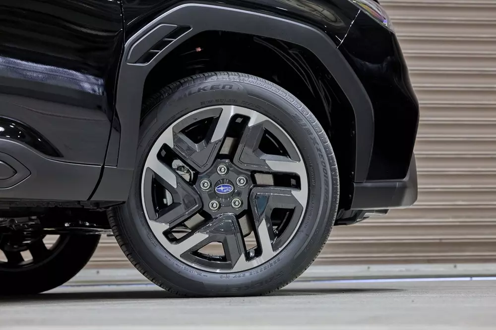 Subaru Forester 2026 trình làng, có thêm phiên bản cắt trang bị với giá rẻ hơn - Ảnh 3.