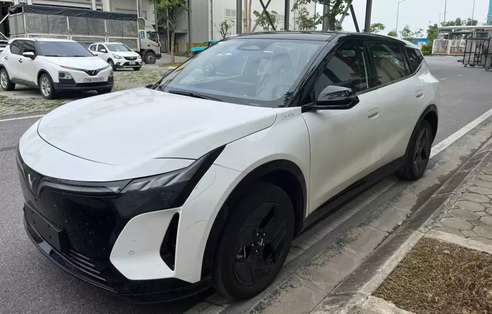 VinFast VF 8 mới sở hữu nhiều chi tiết ngoại thất màu đen bóng