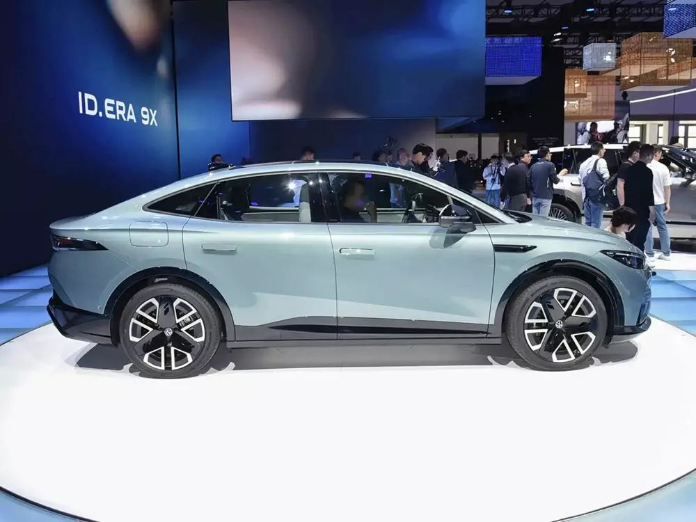 Volkswagen ID. Unyx 07 sở hữu thiết kế lai coupe mượt mà