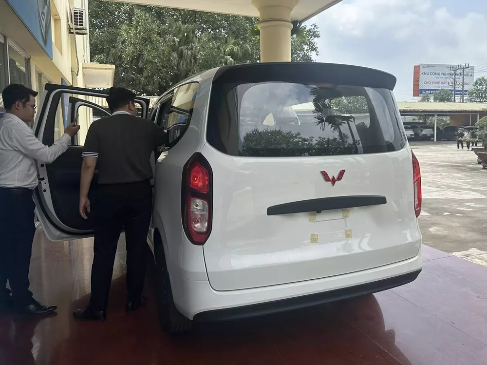 Khu vực phía sau của Wuling Grango có thiết kế tối giản